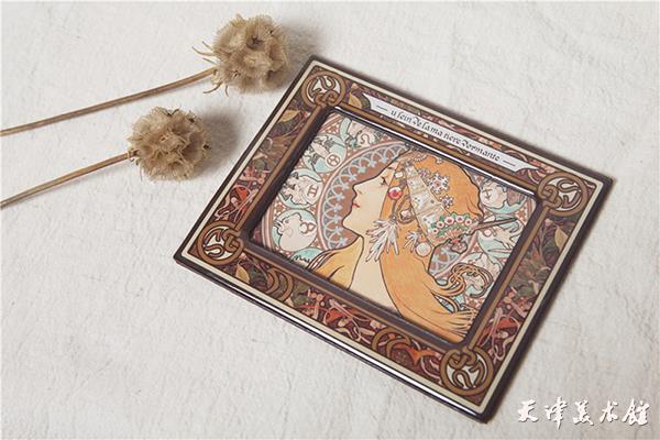 穆夏黄道十二宫相框冰箱贴.jpg 穆夏黄道十二宫相框冰箱贴.jpg