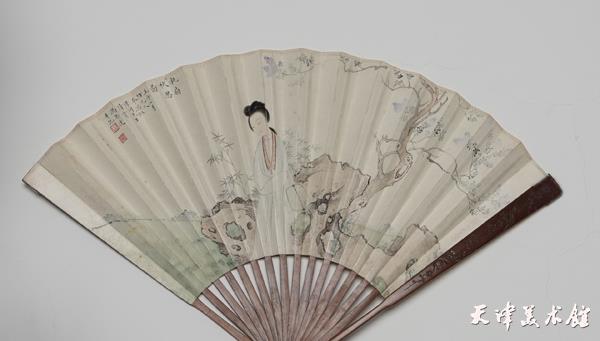 1.冯忠莲《执扇秋思图》31cm×50cm 1942年 天津市文物公司藏.jpg 1.冯忠莲《执扇秋思图》31cm×50cm 1942年 天津市文物公司藏.jpg